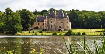 Château de la Verrerie au bord de l’étang